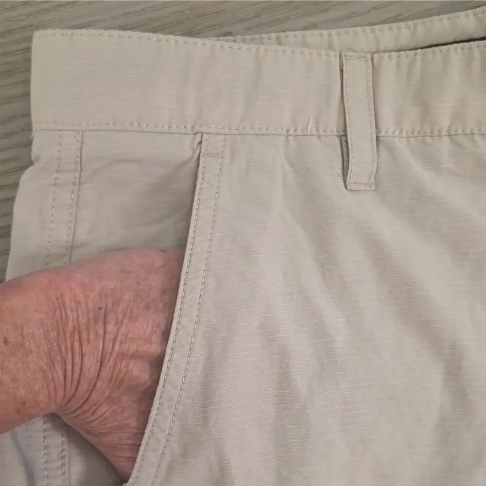 Reel Legends Men’s Fishing/Performance Cargo Shorts Zip S 36 Pockets Logo